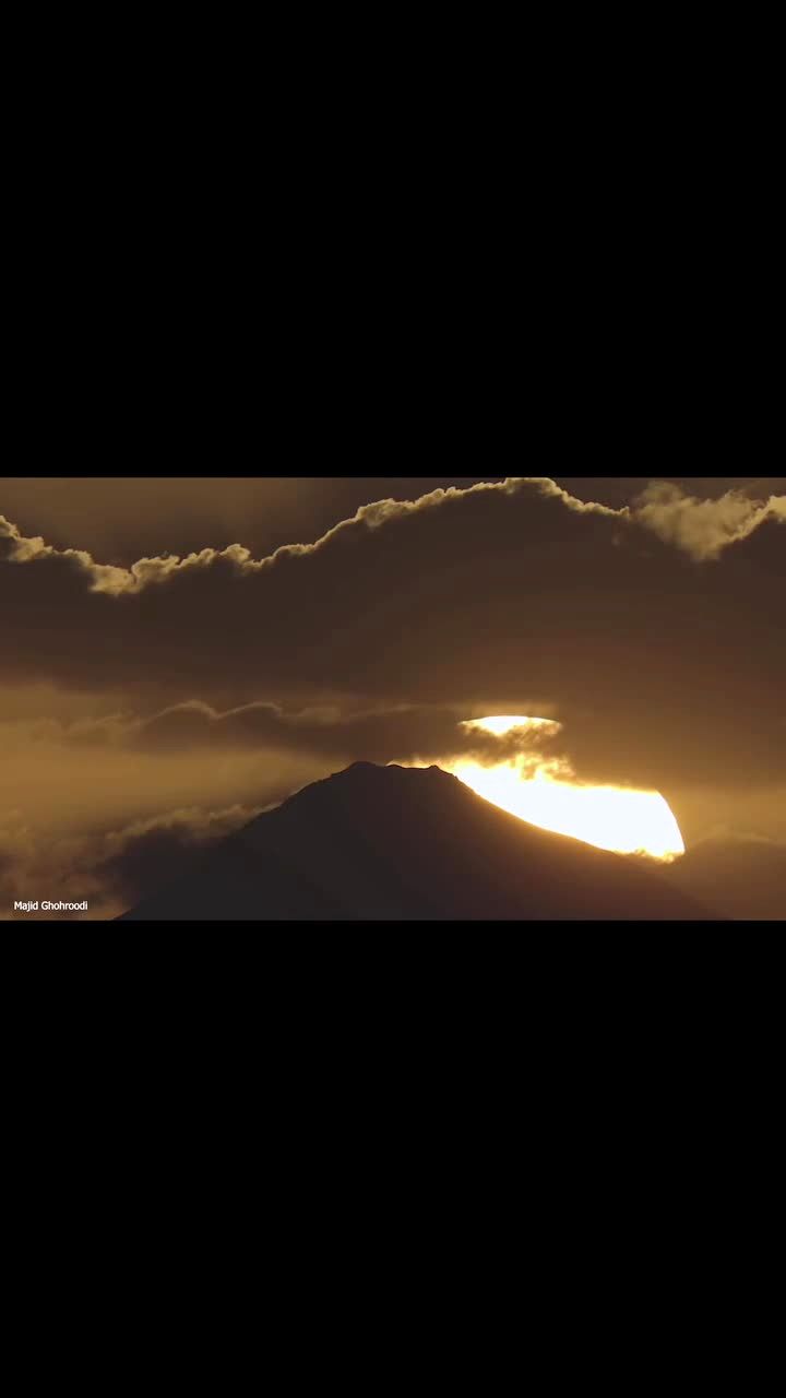 تصاویری رویایی از لحظه طلوع خورشید بر فراز دماوند/ ویدئو