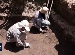 کشف آثار تاریخی ۷۰۰ساله در شهر همدان/ ویدئو