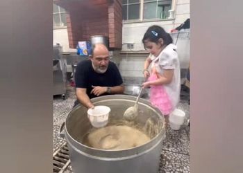 ویدئوی پربازدید از غفوریان و دخترش در روز تاسوعا 